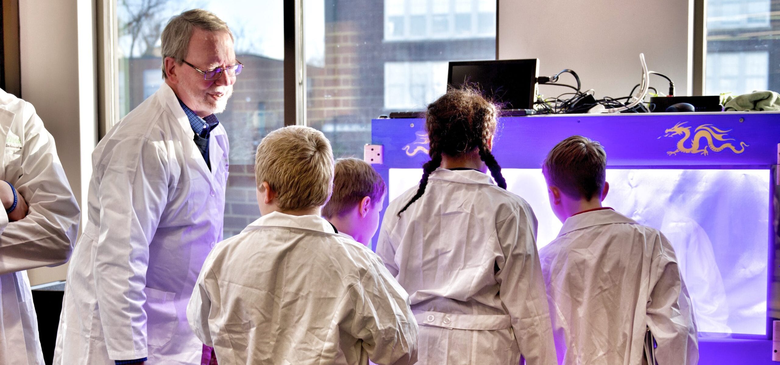 GHV board member Don Stump teaching students about indoor plant cultivation